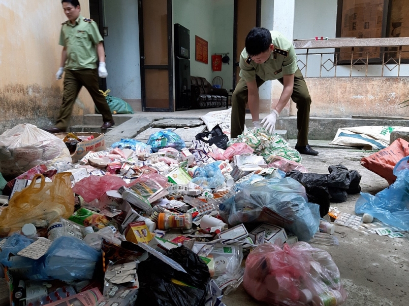 Hàng hóa vi phạm tại chợ phiên Đồng Văn