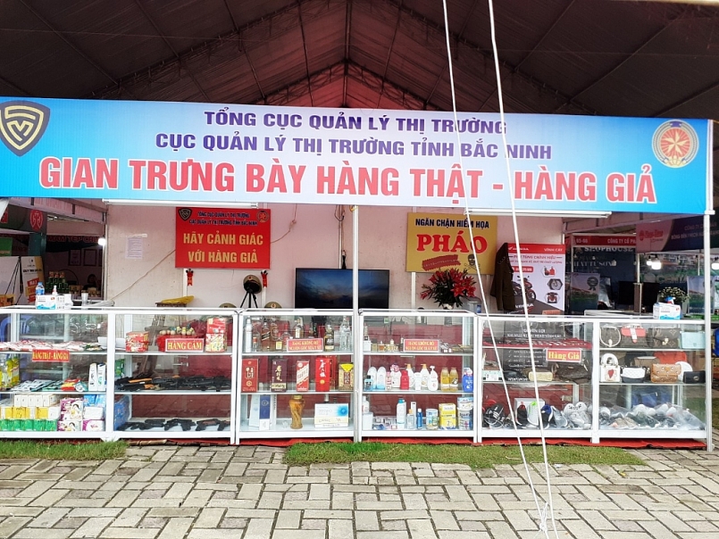 Cục QLTT Bắc Ninh tổ chức gian trưng bày phân biệt hàng thật, hàng giả