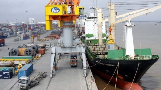 Lượng hàng hóa thông qua cảng biển có xu hướng giảm về cuối năm