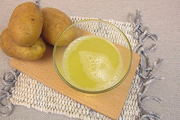 Nước ép khoai tây tươi có công dụng tuyệt vời cho sức khoẻ