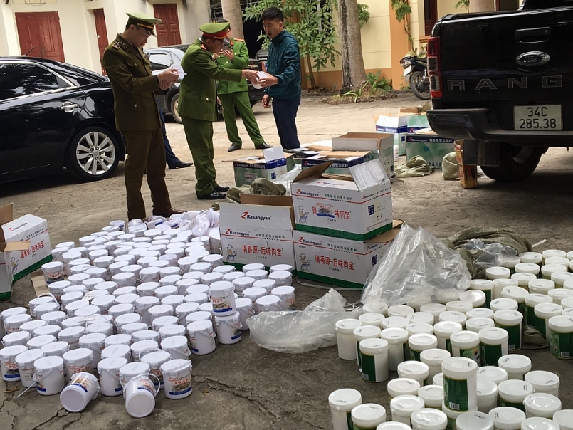 QLTT Bắc Giang tạm giữ 220kg chất phụ gia thực phẩm để xác minh làm rõ
