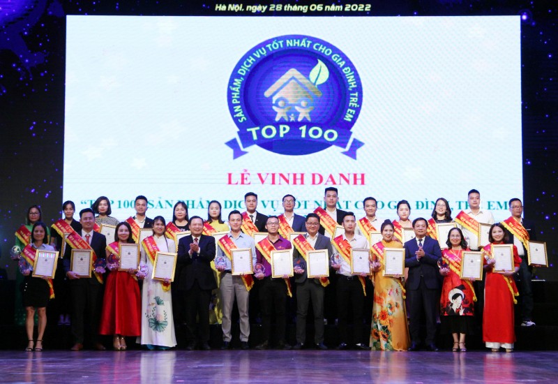 Chương trình Top 100 - Sản phẩm, dịch vụ tốt nhất cho gia đình và trẻ em: 10 năm đồng hành cùng doanh nghiệp và người tiêu dùng Việt