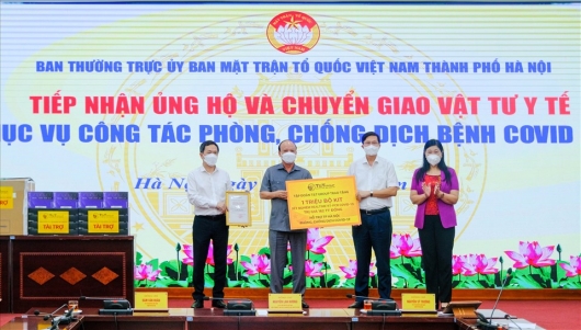 T&T Group trao tặng 1 triệu bộ kit xét nghiệm PCR cho TP Hà Nội chống dịch