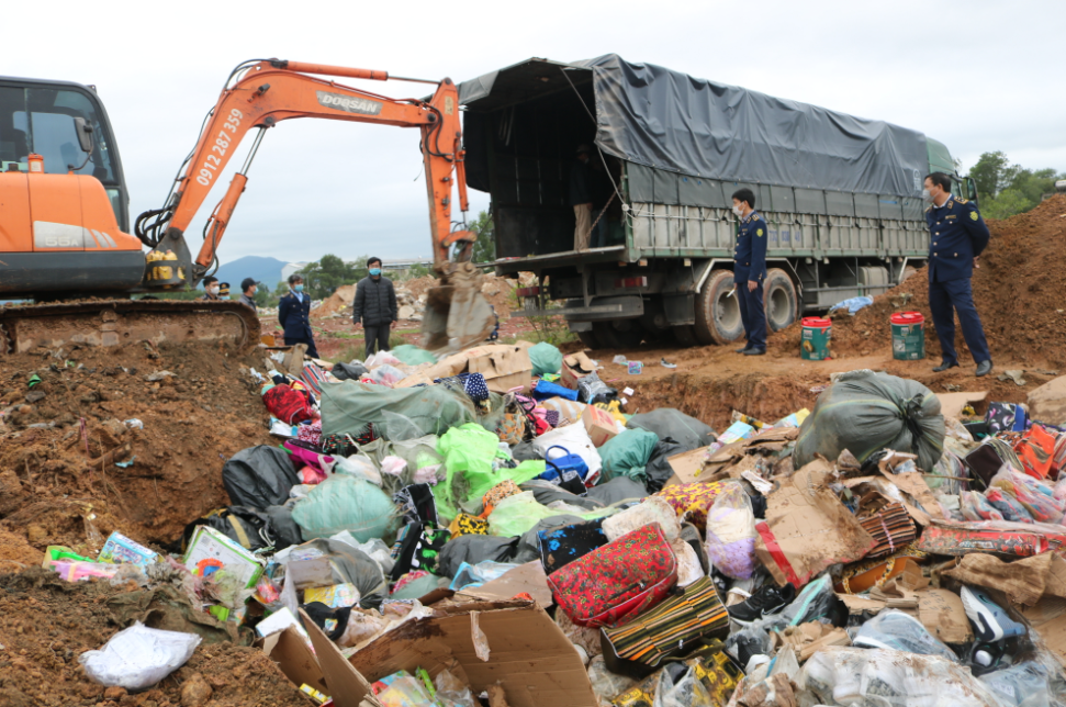 Quảng Bình: Tiêu hủy hơn 40 tấn sản phẩm hàng hóa vi phạm hành chính