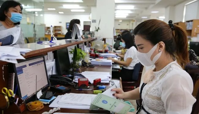 Nghỉ việc không lương quá 30 ngày được trợ cấp theo chính sách nào?