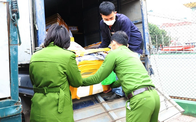 Hà Tĩnh: Bắt giữ 200kg thực phẩm không rõ nguồn gốc
