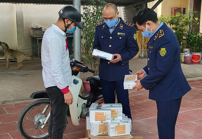 Thái Nguyên: Thu giữ hàng nghìn kit test nhanh và thuốc điều trị Covid-19 nhập lậu