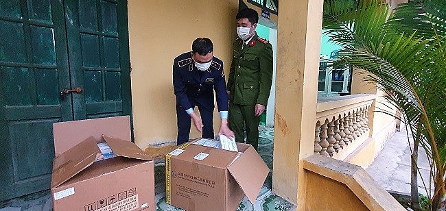 Hưng Yên: Tạm giữ 1.900 bộ kit test Covid-19 nhập lậu