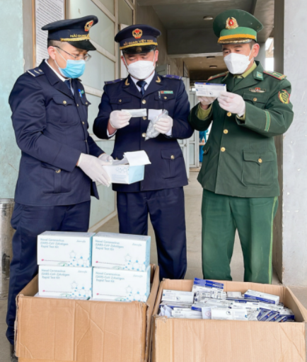 Hà Tĩnh: Thu giữ gần 1.200 bộ kit test nhanh Covid-19 nhập lậu