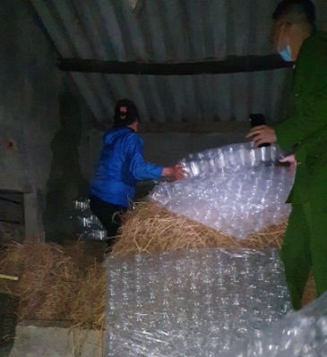 Nghệ An: Thu giữ 4.500 chai nước sát khuẩn giả nhãn hiệu AERIUS