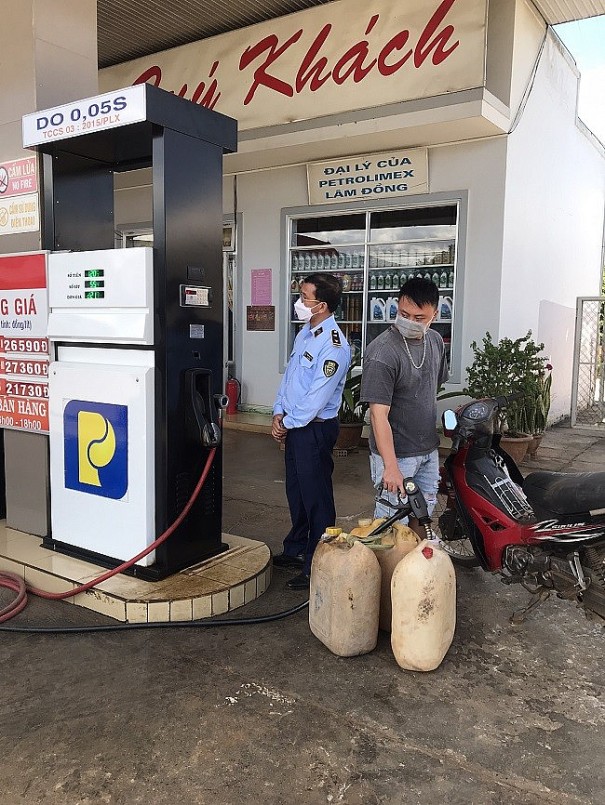 Lâm Đồng tiếp tục xử lý 01 doanh nghiệp kinh doanh xăng dầu “găm hàng”