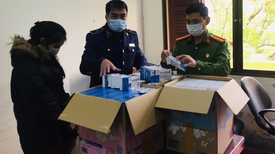 Lạng Sơn: Thu giữ 600 hộp “Liên hoa thanh ôn” không rõ nguồn gốc