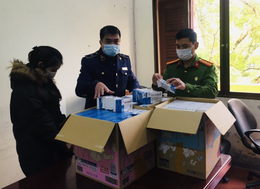 Lạng Sơn: Thu giữ 600 hộp “Liên hoa thanh ôn” không rõ nguồn gốc
