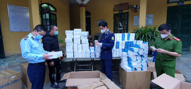 Hưng Yên: Thu giữ lượng lớn kit test Covid-19 và viên nang Liên Hoa Thanh Ôn