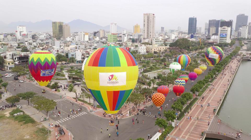 Đà Nẵng: Ngày hội khinh khí cầu rực rỡ chào đón khách quốc tế trở lại