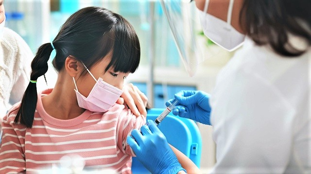 Trẻ mắc COVID-19 sau bao lâu thì tiêm vaccine phòng bệnh?