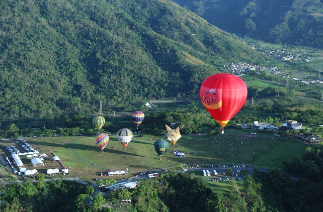 Lễ hội Khinh khí cầu Quốc tế Tuyên Quang lần thứ nhất diễn ra vào cuối tháng 3, đầu tháng 4.