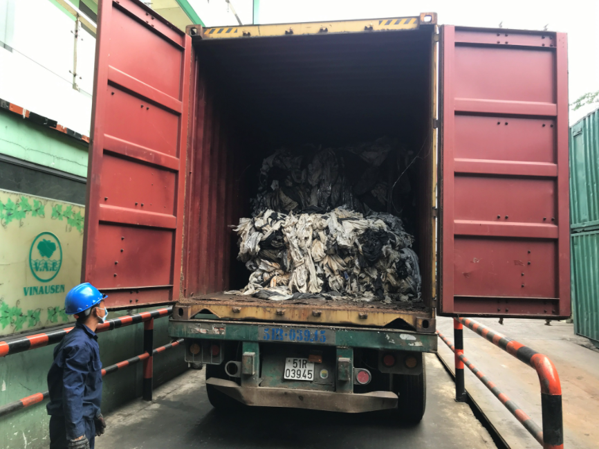 TPHCM: Tiêu hủy gần 360 container phế liệu tồn đọng