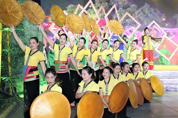 Tuần Du lịch - Văn hóa Lai Châu năm 2022 với chủ đề “Về với những đỉnh núi Lai Châu kỳ vĩ” dự kiến sẽ diễn ra trong 4 ngày (từ ngày 14 - 17/4/2022) tại TP. Lai Châu và các huyện trên địa bàn 