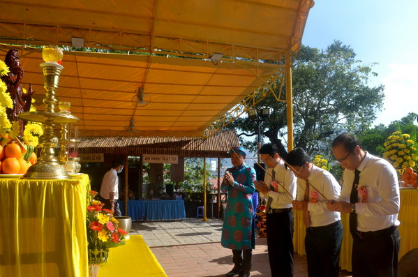 Lễ hội Tháp Bà Ponagar được tổ chức hàng năm ca ngợi và ghi ơn công đức của Thánh Mẫu Thiên Y A Na.