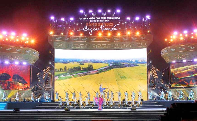 Kỷ niệm 115 năm du lịch Sầm Sơn và khai mạc lễ hội du lịch biển năm 2022 với chủ đề “Sầm Sơn bay cao bay xa”.