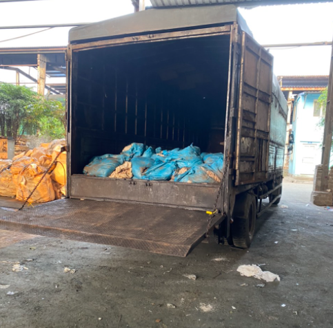Hải Dương: Tiêu hủy hơn 1.000 kg vỏ lòng non lợn bốc mùi hôi thối
