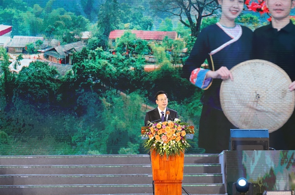 Chủ tịch UBND tỉnh Nguyễn Văn Sơn phát biểu khai mạc.