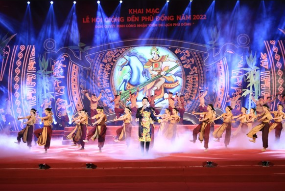 Tiết mục ca nhạc tại lễ khai mạc hội Gióng, huyện Gia Lâm