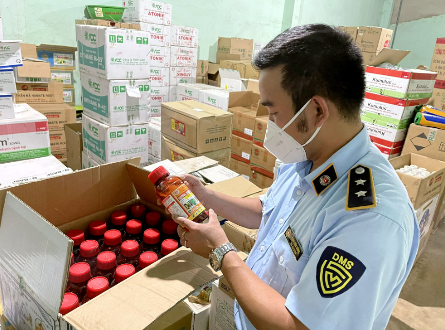 Gia Lai: Phát hiện 36 lít thuốc bảo vệ thực vật nhập lậu