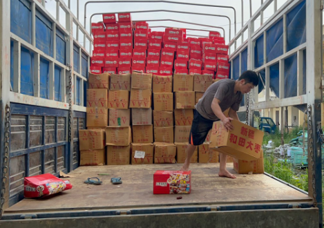 Hà Nội: Tạm giữ số lượng lớn hàng hóa là bánh kẹo nhập lậu