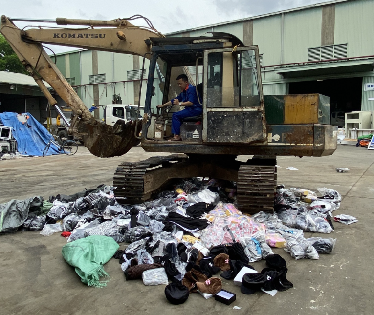 Bắc Ninh: Tiêu hủy hơn 20.000 sản phẩm giả mạo