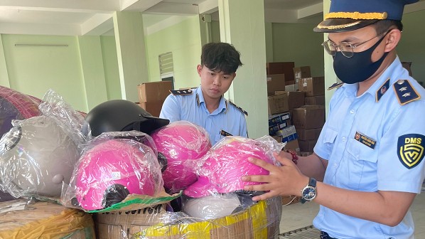 Phú Yên: Tạm giữ gần 1.000 nón bảo hiểm không có hóa đơn