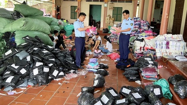 Vĩnh Phúc: Tạm giữ gần 12.000 sản phẩm quần áo giả mạo nhãn hiệu