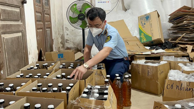 Hà Nội: Phát cơ sở sản xuất hơn 2.000 lít mật ong hoa nhãn giả