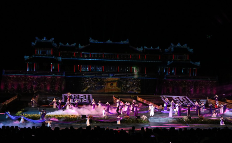 Lung linh sắc màu trong đêm khai màn Tuần lễ Festival Huế 2022
