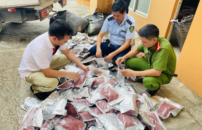 Lào Cai: Bắt giữ hơn 300kg thực phẩm sấy khô không rõ nguồn gốc