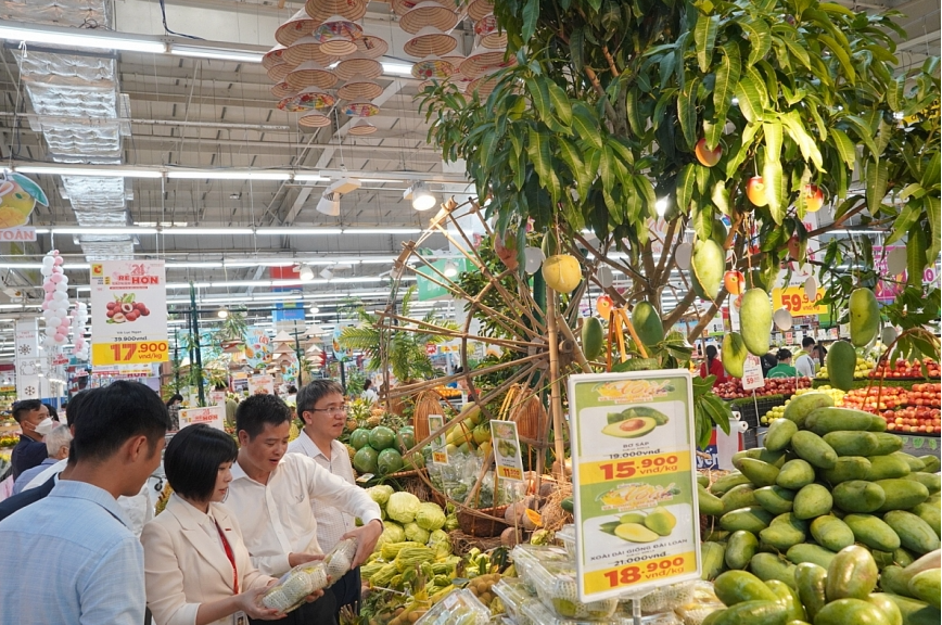 Các sản phẩm nông sản của tỉnh Sơn La được bày bán tại siêu thị Big C Thăng Long
