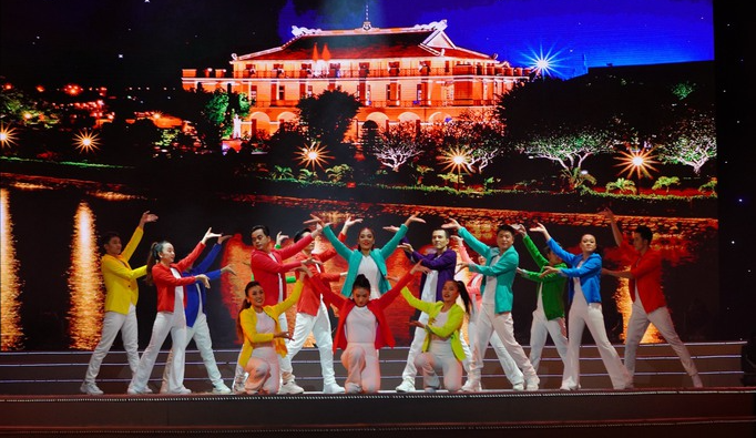 Đặc sắc chương trình nghệ thuật “Thành phố Hồ Chí Minh - Rực rỡ tên vàng”