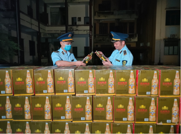 Hà Giang: Ngăn chặn gần 1.000 chai bia lậu đang tập kết chờ tiêu thụ