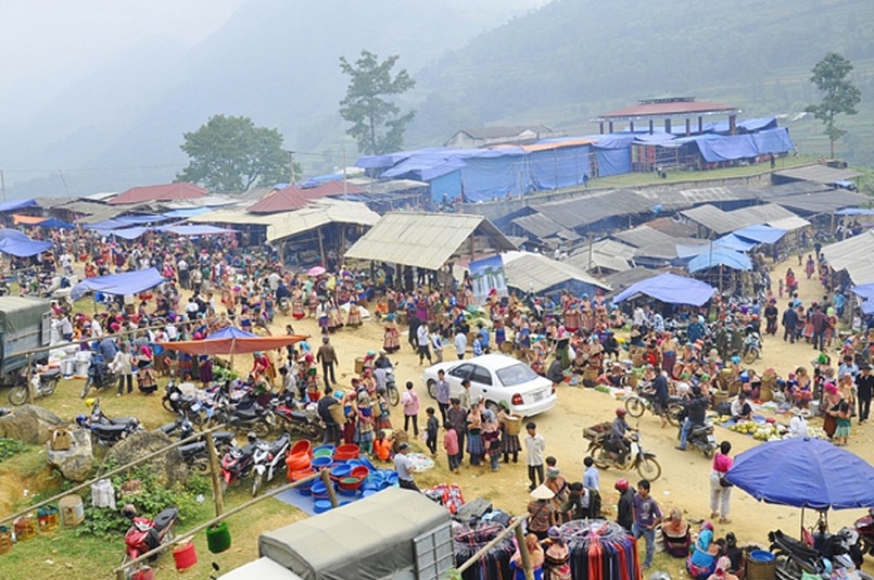 Chợ phiên Cán Cấu nằm trên địa bàn xã Cán Cấu, huyện Si Ma Cai, tỉnh Lào Cai