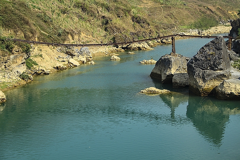 Cầu Tràng Hương cũ và dòng Nho Quế trong xanh