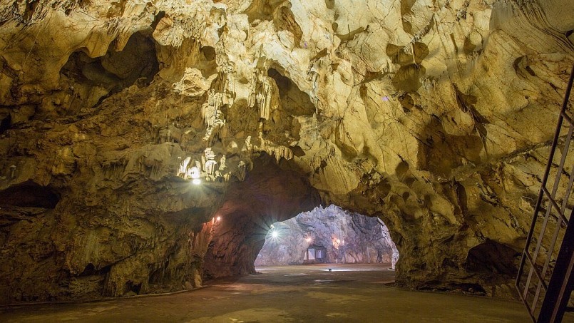 Khám phá vẻ đẹp và truyền thuyết của hang Mỏ Luông ở Mai Châu