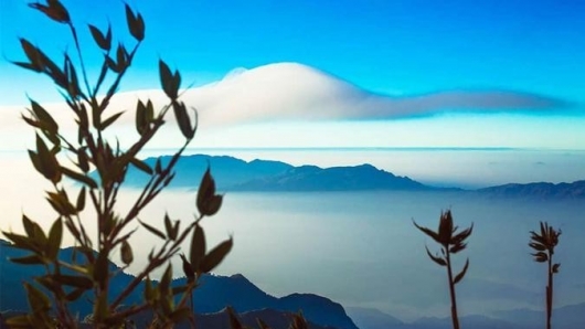 Chinh phục đỉnh Pu Ta Leng - Đỉnh núi cao hiểm trở bậc nhất Việt Nam