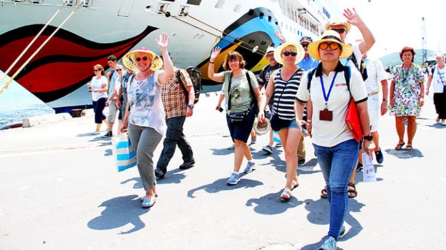 Khánh Hòa thí điểm đón khách du lịch quốc tế