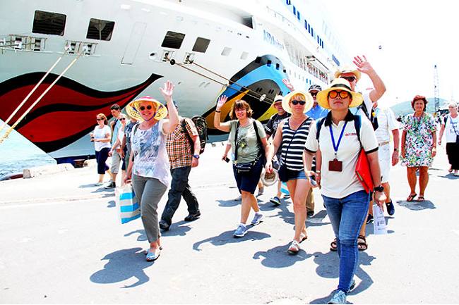 Khánh Hòa thí điểm đón khách du lịch quốc tế