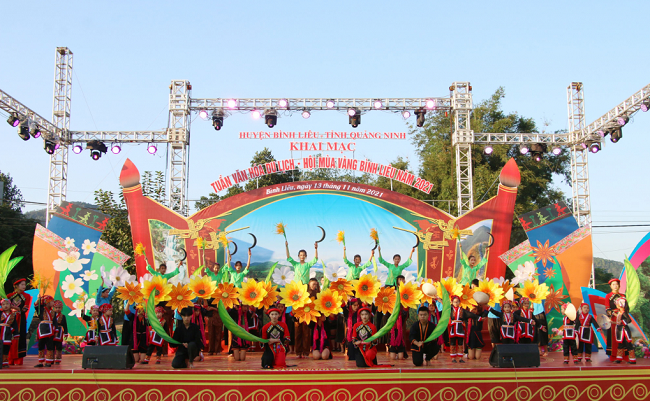 Chương trình nghệ thuật rực rỡ sắc màu, mang đặc trưng văn hoá các dân tộc ở Bình Liêu.