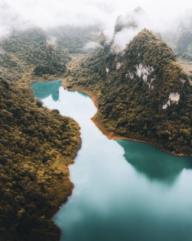 Nhìn từ trên cao, Hồ Thang Hen đẹp tựa như một kiệt tác của thiên nhiên - Ảnh- IG benz.mind