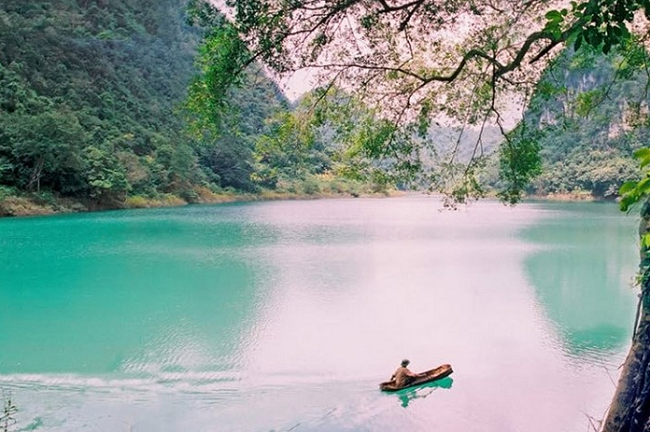 Hồ Thang Hen là nơi sinh sống của hơn 100 loài cá khác nhau