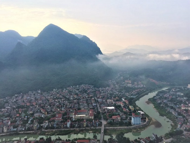 Khám phá núi Cấm Sơn – Bức tranh hùng vỹ giữ thành phố Hà Giang