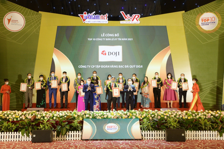 Tập đoàn Vàng bạc Đá quý DOJI được vinh danh tại Lễ công bố Top 10 Công ty Bán lẻ uy tín năm 2021